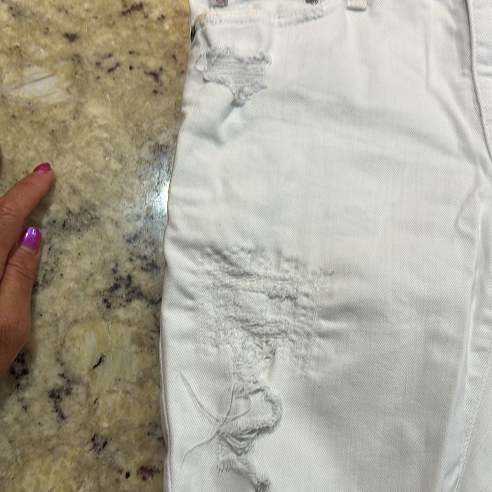 AG Women’s The Nikki Relaxed skinny distressed Jean short white Size 28 - Picture 9 of 16
